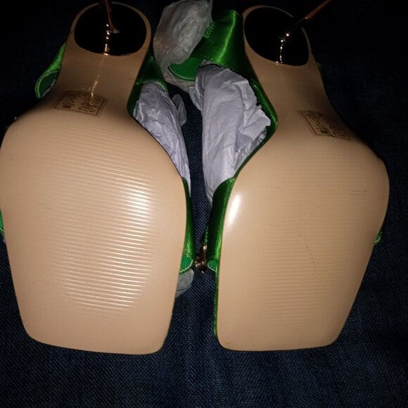 AZALEA WANG " LINKED UP " STILETTO SANDAL IN GREEN (BRAND NEW !! ) - Picture 5 of 6